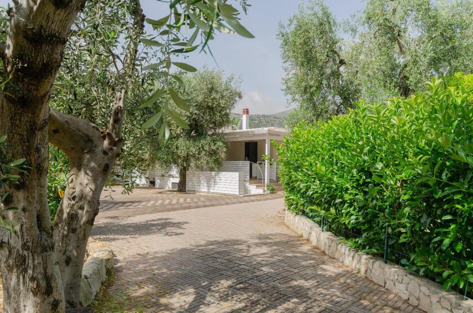 Le Case Di Chri Mattinata Exterior photo